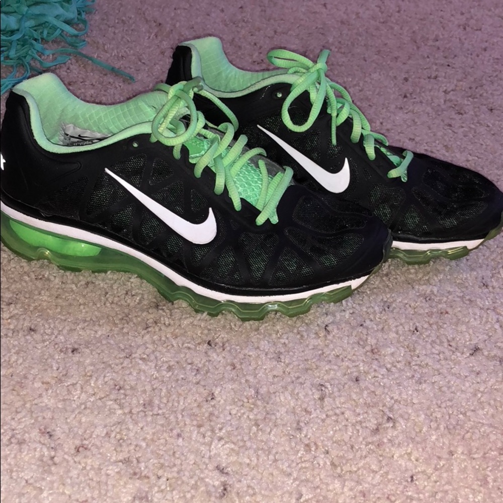 NIKE shoes